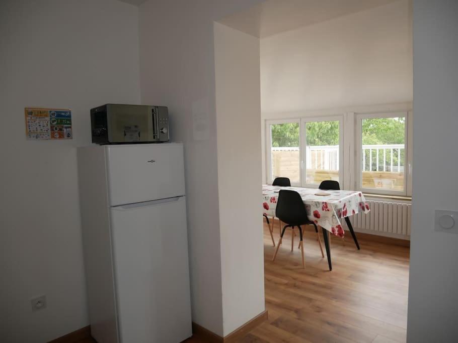 Logement Lumineux Avec Terrasse La Roche-sur-Yon Ngoại thất bức ảnh