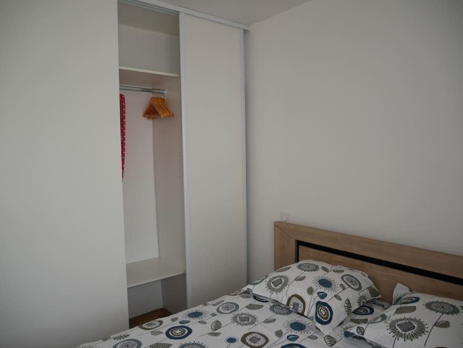 Logement Lumineux Avec Terrasse La Roche-sur-Yon Ngoại thất bức ảnh