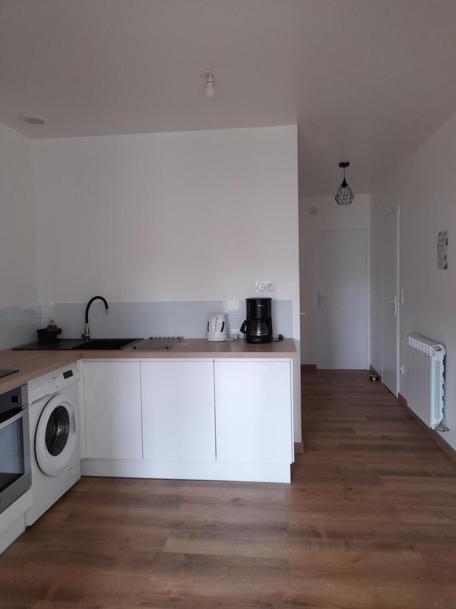 Logement Lumineux Avec Terrasse La Roche-sur-Yon Ngoại thất bức ảnh